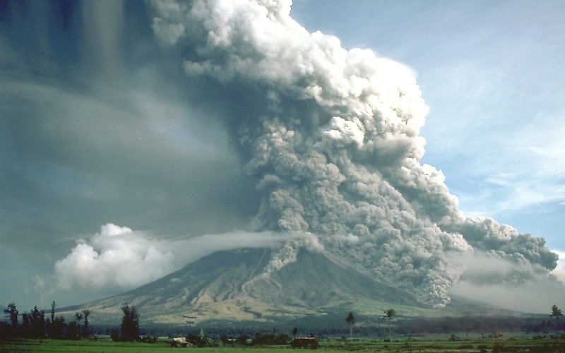 cómo escapar de un volcán en erupción